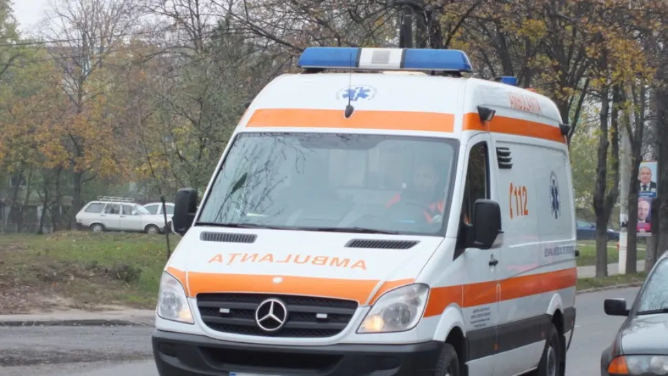 Un tânăr de 23 de ani din Suceava a murit, după ce s-a electrocutat și a căzut de pe un stâlp