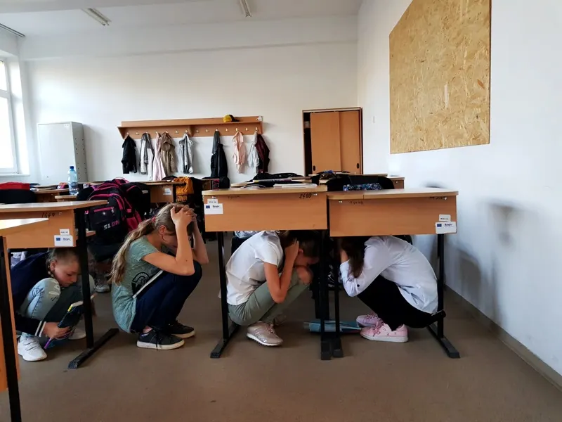 Simulare de cutremur la un liceu din Botoșani FOTO