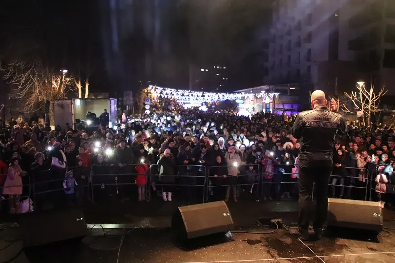 REVELION cu mii de oameni în stradă la Botoșani / VIDEO