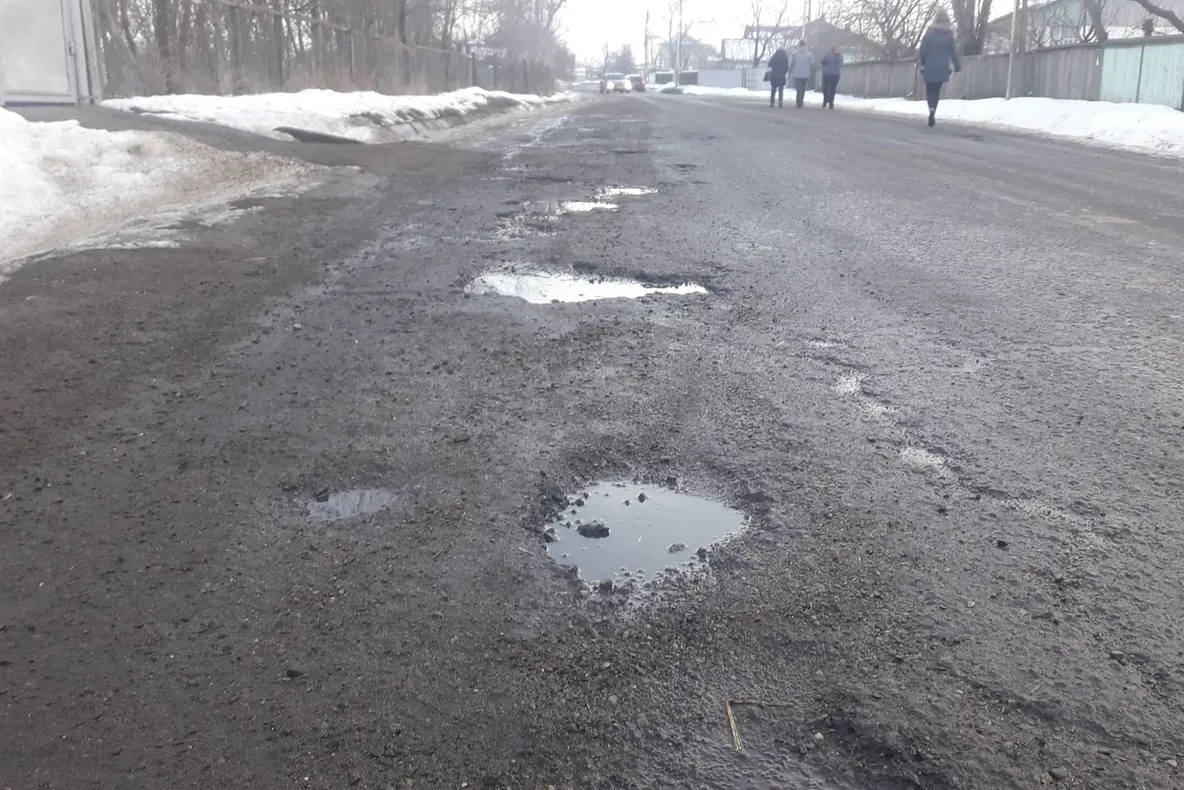 Buget mai mare pentru repararea drumurilor din județ