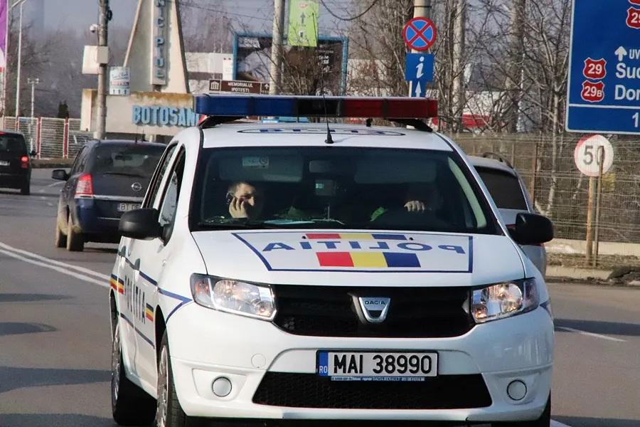 Oprit pentru viteză și amendat din cauza unor țigări de contrabandă