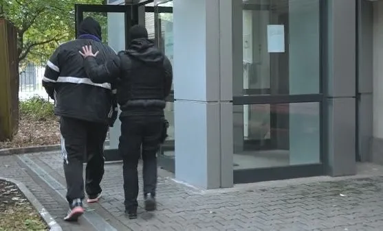 Percheziții după o crimă comisă în urmă cu trei săptămâni