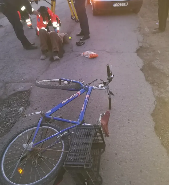Aproape de o tragedie din cauza drumului județean. Ambulanța a ajuns după mai bine de o oră FOTO