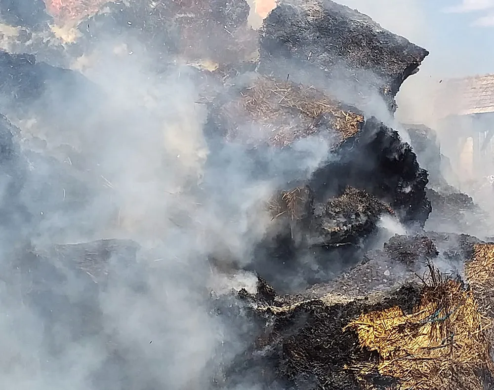 Incendiu în Viisoara. 23 de pompieri și voluntari au intervenit