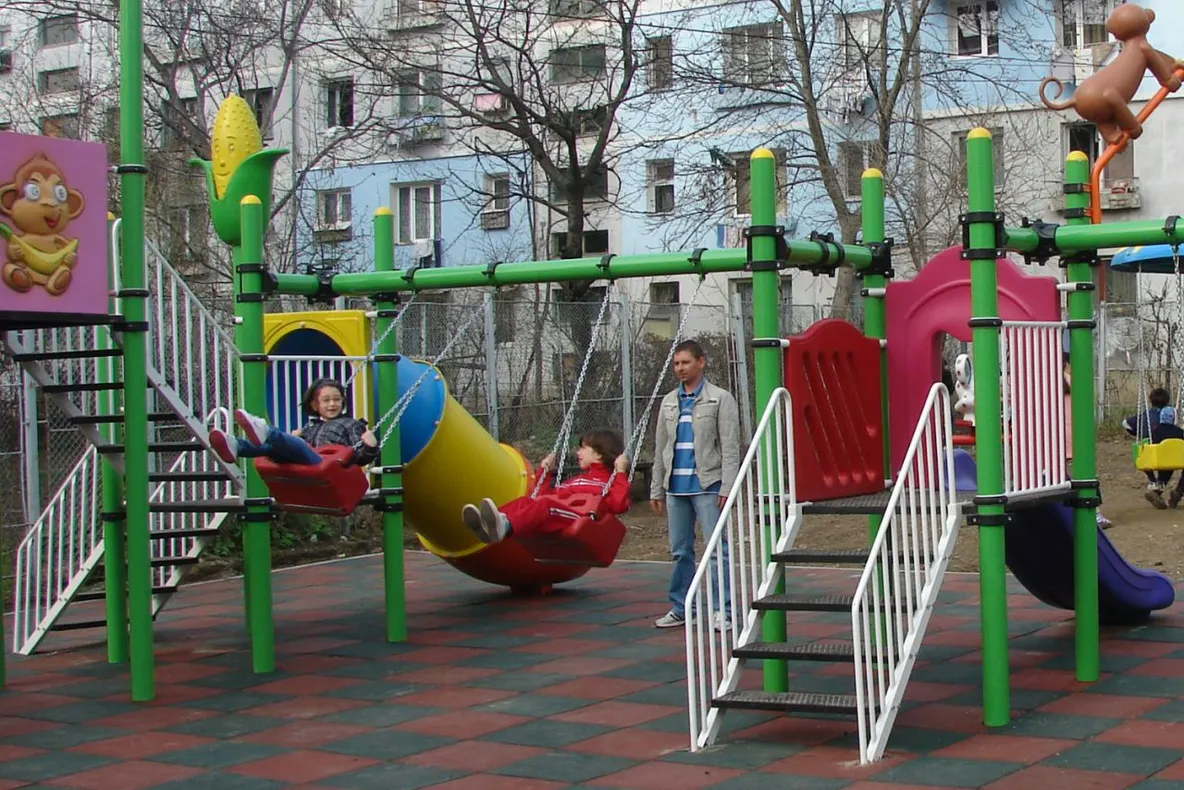 Reamenajări ale unor terenuri de joacă din județ
