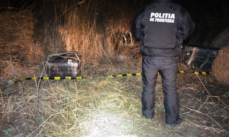 Focuri de armă la frontieră. Polițiștii au confiscate țigări în valoare de 53.000 lei