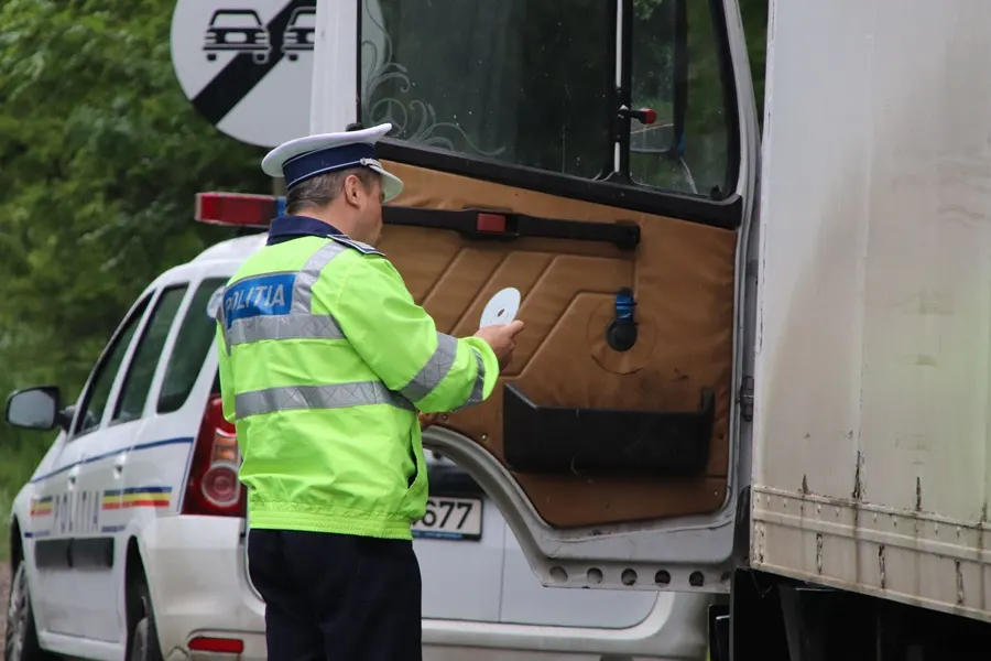 Amenzi de peste 100.000 lei împărțite transportatorilor
