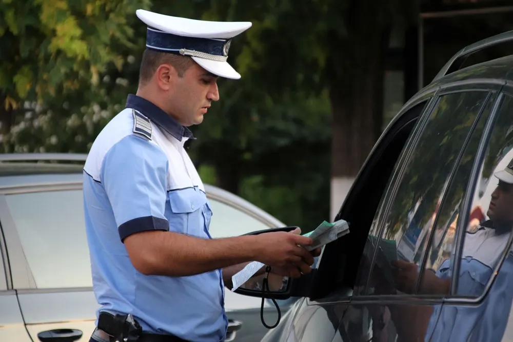 Sucevean prins la Orășeni conducând o mașină fără a avea permis