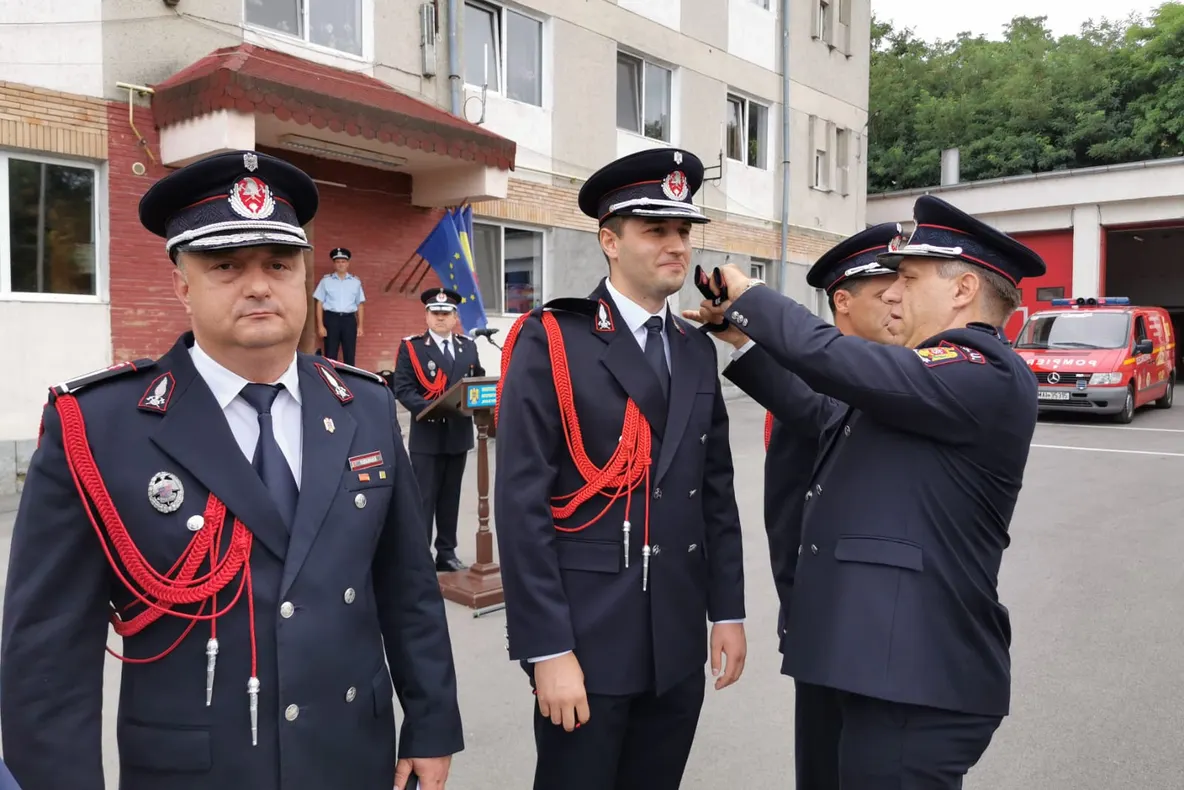 58 de pompieri botoşăneni avansaţi în grad
