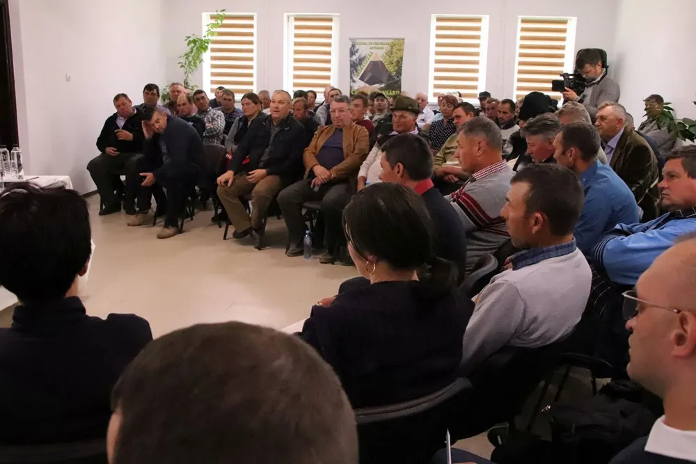 Fermierii botoșăneni se plâng că nu mai au cu cine lucra: „Au umplut crâșmele...”