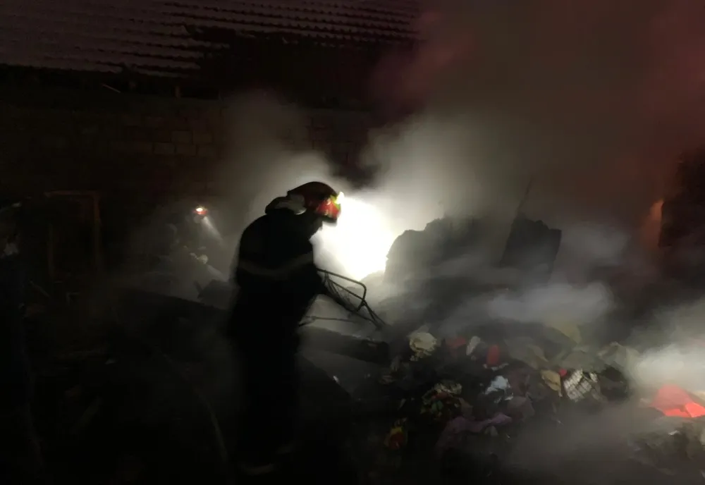 Ghinion pentru trei familii din judetul Botoșani. Au rămas fără locuințe