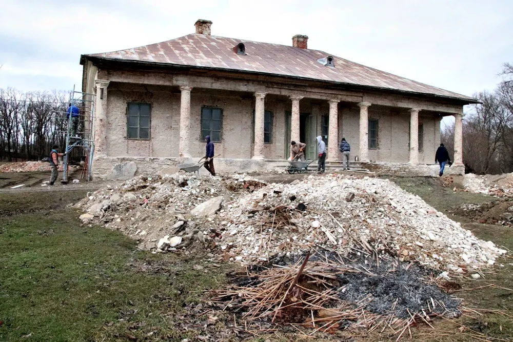 Conacul Ion Pillat a intrat în reabilitare. Se investesc aproape 2 milioane de lei FOTO&amp;VIDEO