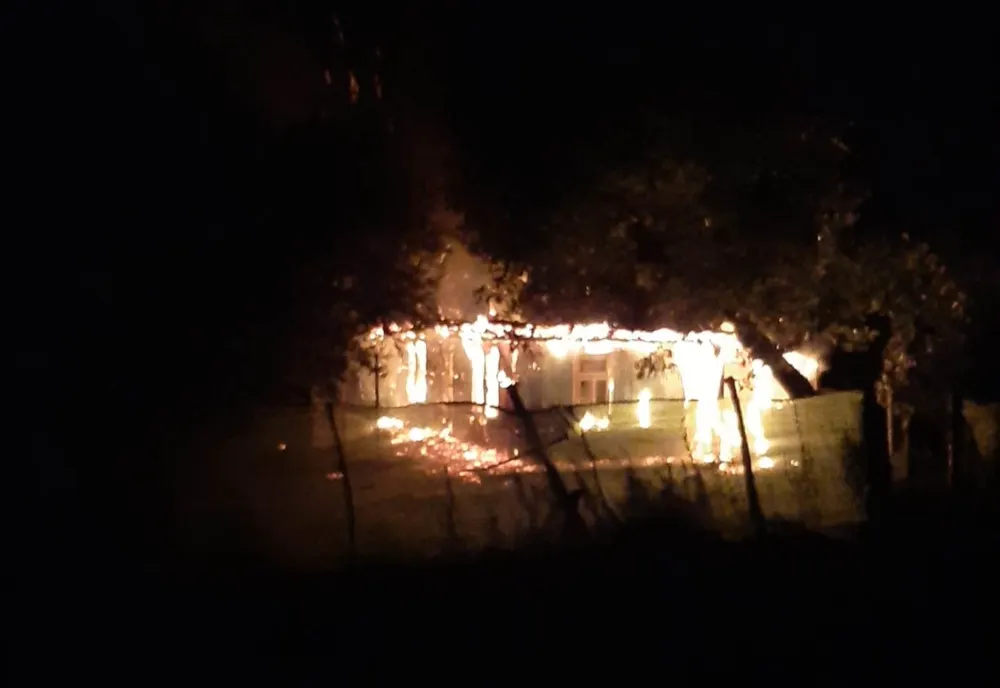 Bărbat de 62 de ani, mort în flăcările care i-au cuprins casa