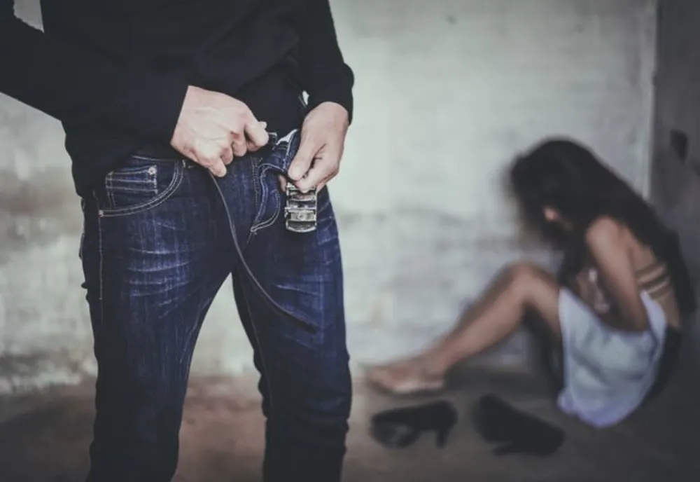O tânără dintr-un sat din Botoșani a fost violată și tâlhărită în propria casă! 