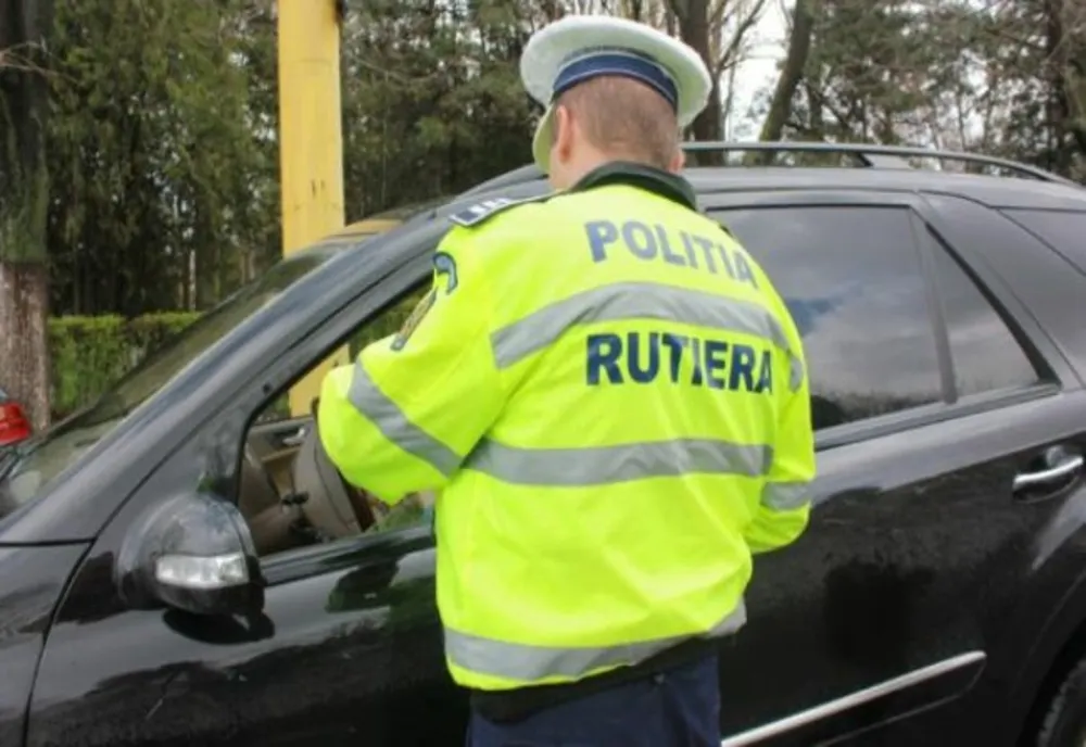 Depistat în trafic sub influenţa alcoolului şi fără permis