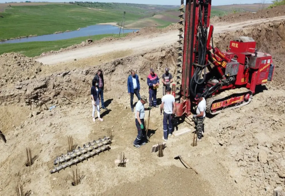 Lucrări complexe la alunecarea de teren de pe DJ 296, Roma – Nicșeni