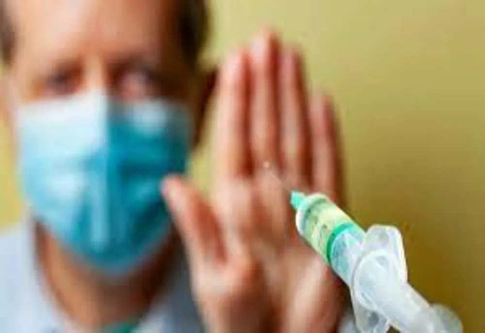 Au început CONCEDIERILE în rândul personalului sanitar care refuză vaccinarea anti-Covid! Ce țară a recurs la această MĂSURĂ