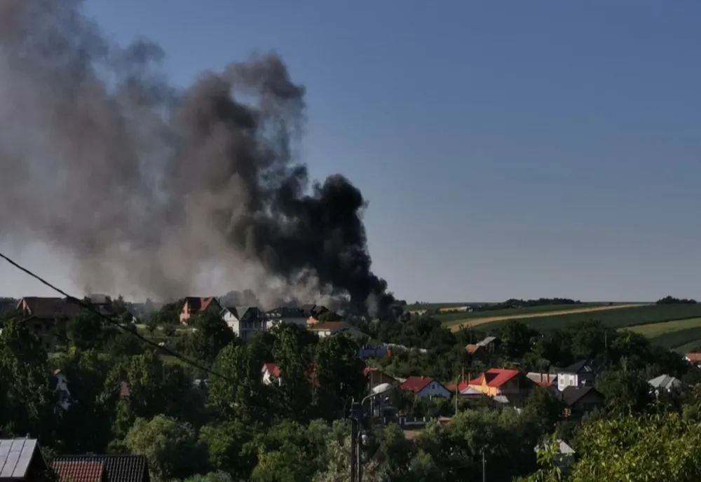 Garaj mistuit de flăcări - VIDEO