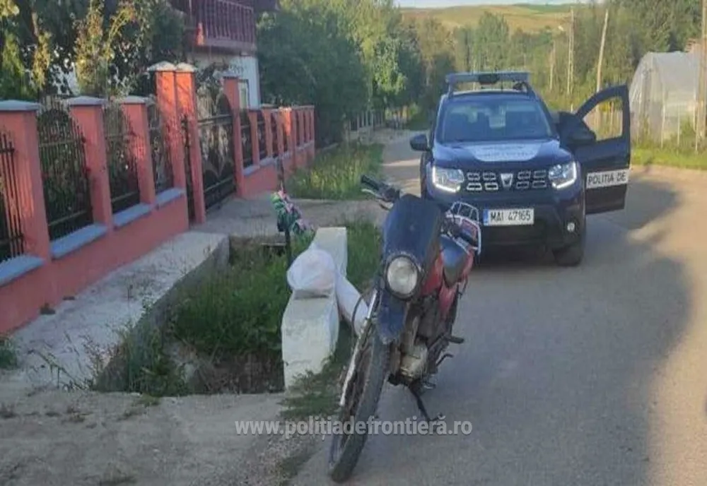 Prins fără permis pe o motocicletă neînmatriculată