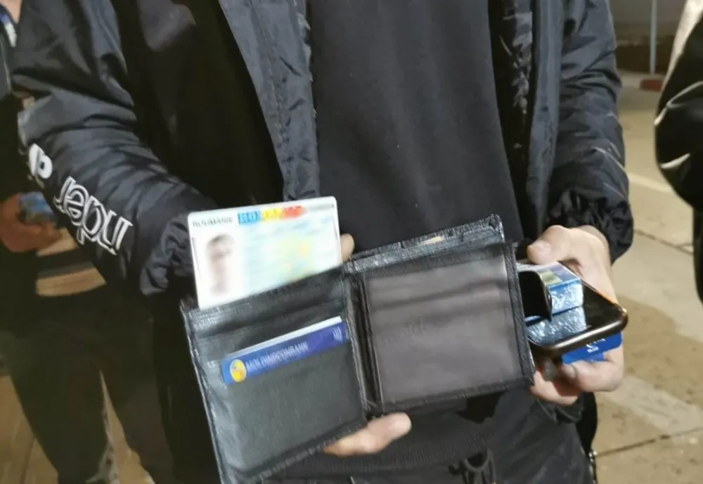 Documente false descoperite în portmoneele unor cetăţeni din Republica Moldova