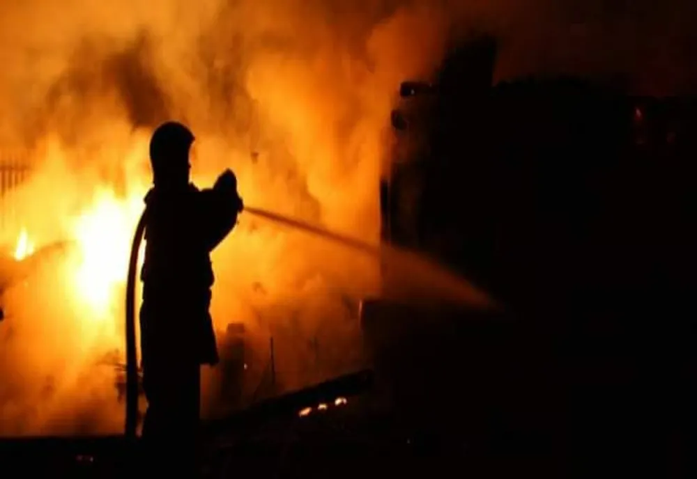 VIDEO- Incendiu violent în Botoșani! Flăcări de peste șase metri
