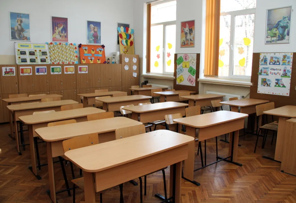 Profesorii de la Colegiul 'Mihai Eminescu' au protestat faţă de modificarea planului de şcolarizare