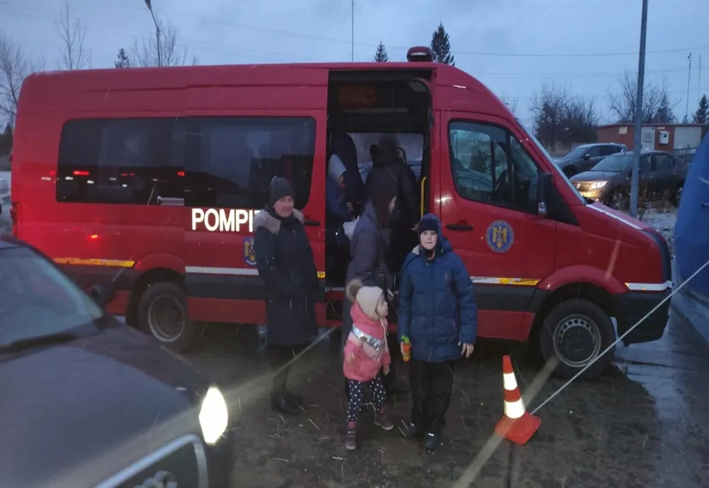 Refugiații din Ucraina, ajutați de voluntarii moldoveni și ISU Botoșani