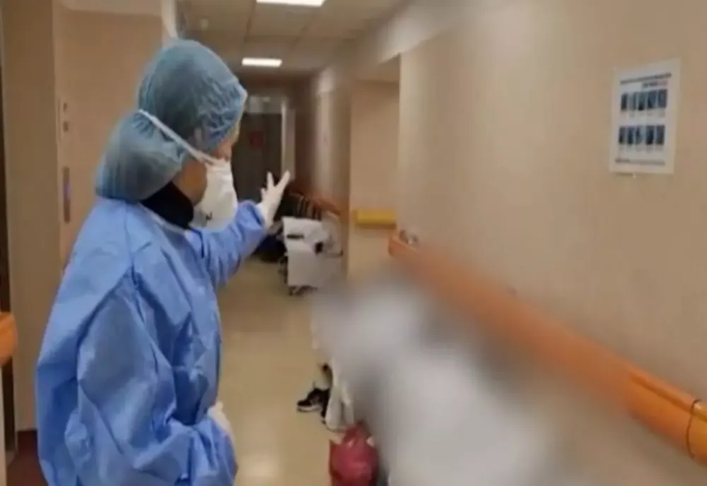Un copil a ajuns la spital în stare gravă, după ce era să se sugrume cu fesul 