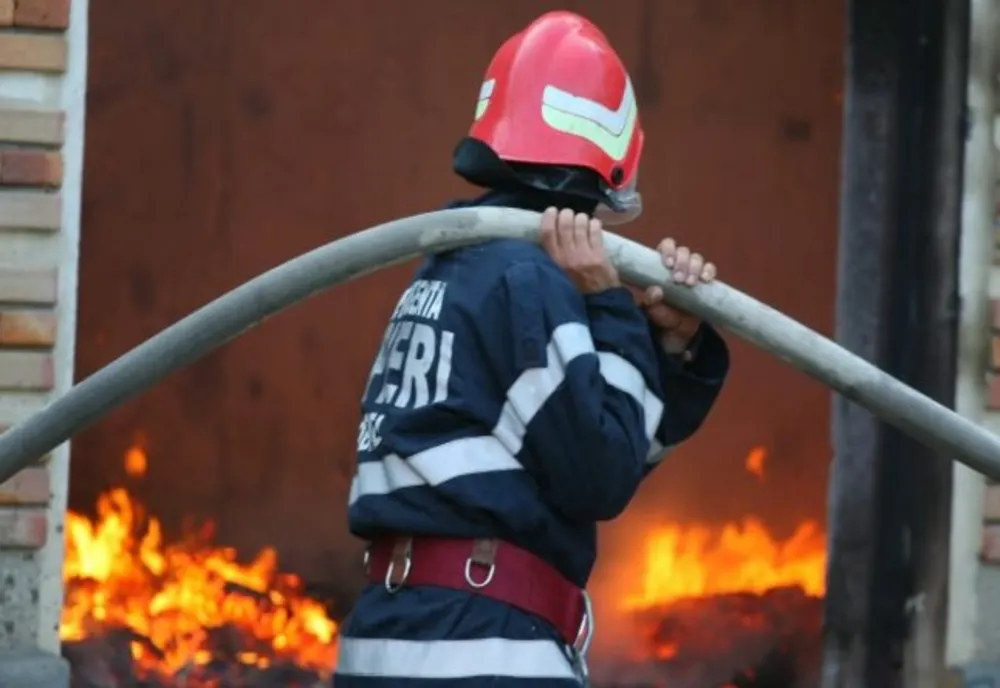 Trei incendii într-o singură comună