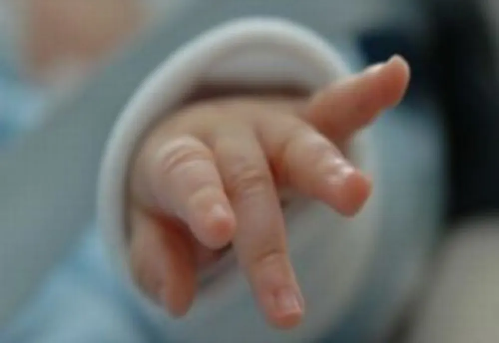 Bebeluș adus pe lume într-o ambulanță, în județul Botoșani. Mama este MINORĂ: care este starea micuțului