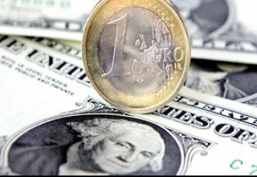 Dolarul american a urcat până la cel mai ridicat nivel din ultimii 20 de ani