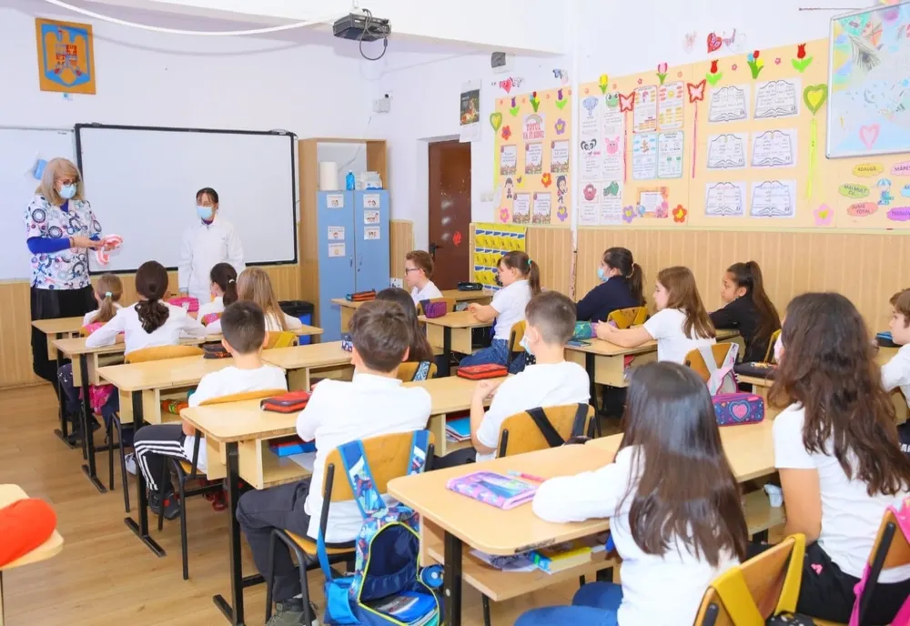 Uniforma obligatorie ar putea reveni în școli