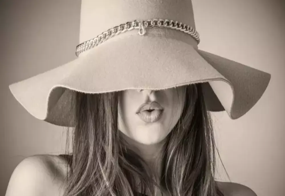 7 secrete ale femeilor irezistibile. Ești și tu una dintre ele? Află ce te face irezistibilă