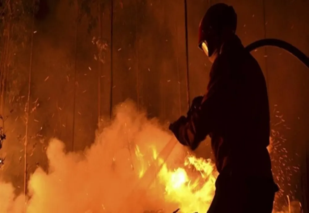 Tragedie! Un bătrân de 84 de ani a murit în incendiul care i-a cuprins casa. Pompierii i-au găsit cadavrul în pat