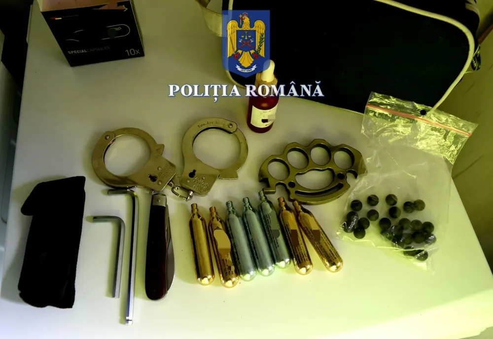 Și-a pus iubita să se prostituieze, iar împreună cu ea au șantajat și bătut un client