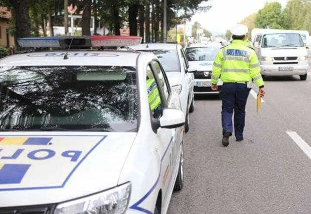 RAZIE A POLIȚIȘTILOR ÎN BOTOȘANI. S-AU DAT ZECI DE AMENZI ȘI AU FOST PERMISE REȚINUTE