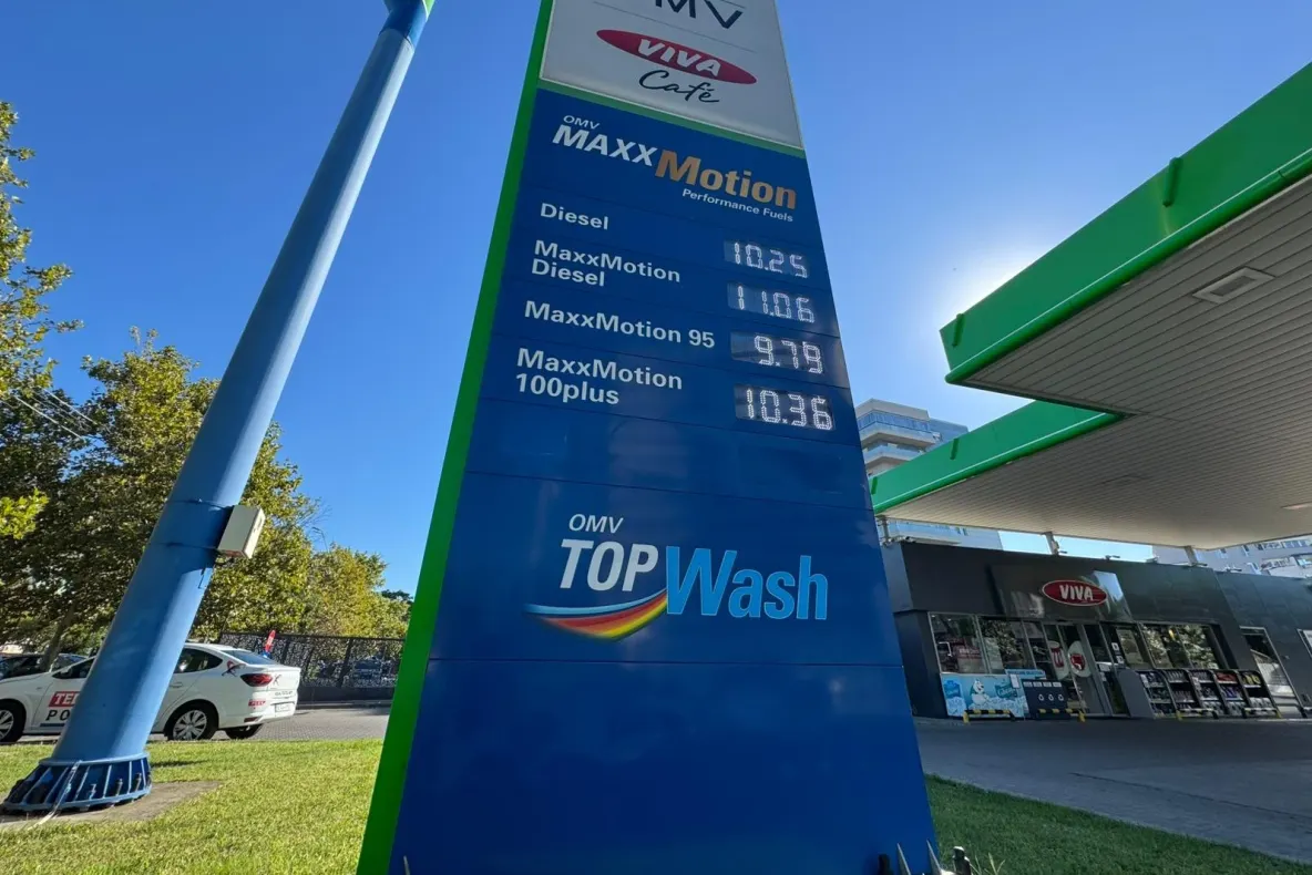 Benzina a atins un nou maxim istoric în România: 9,79 lei/litru în București, în ciuda reducerii accizei