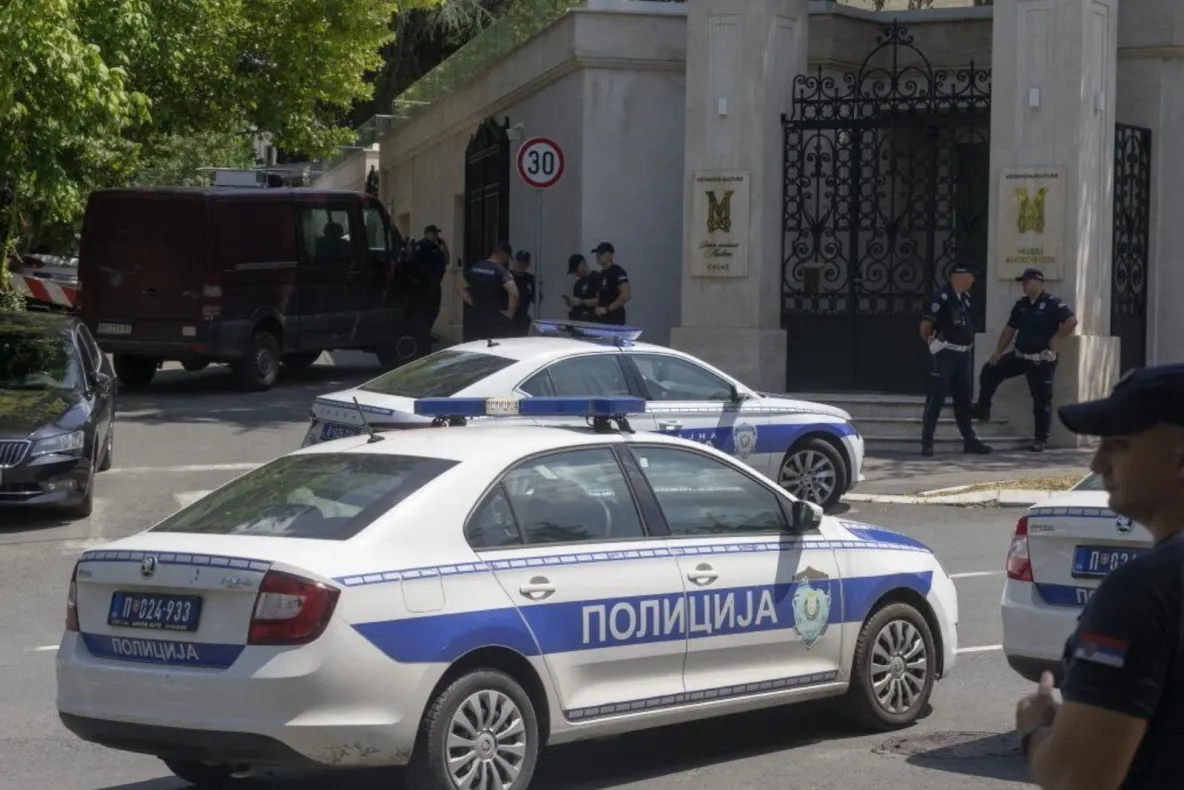 Alertă teroristă maximă în Serbia după un atac la Ambasada Israelului. Un minor a fost împușcat mortal