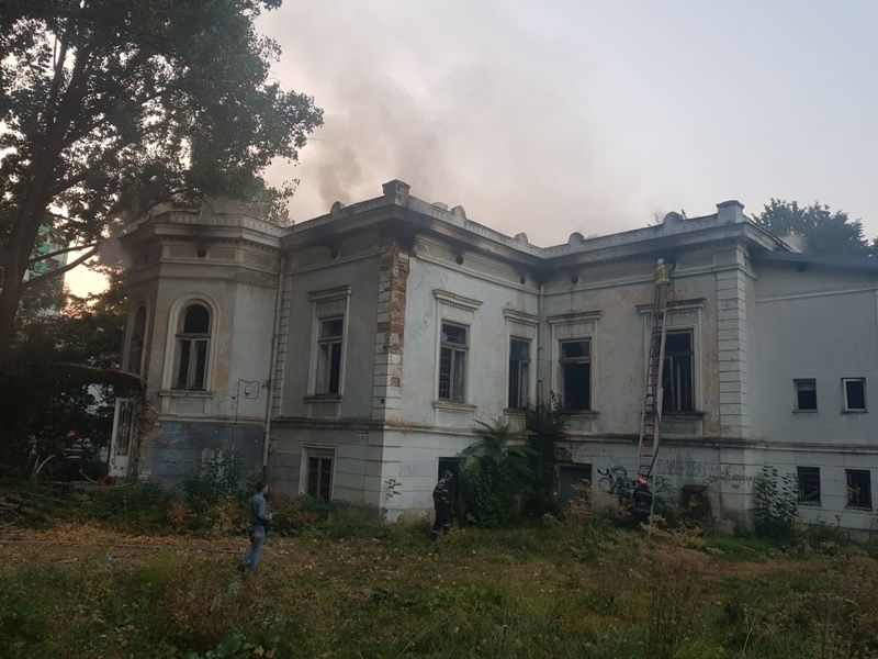 Pagube de 50.000 lei. „Cauza probabilă de incendiu o constituie acțiunea intenționată”