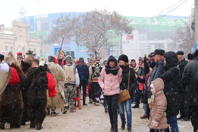 Mii de oameni la Festivalul de datini și obiceiuri de iarnă FOTO/VIDEO