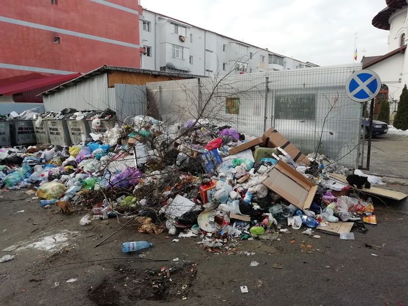 O primărie din județul Botoșani riscă să se transforme într-o groapă de gunoi