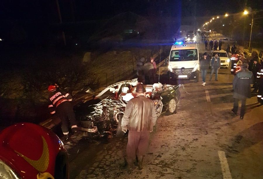 UPDATE. Audi A8 transformat într-un morman de fier. Un tânăr a murit FOTO