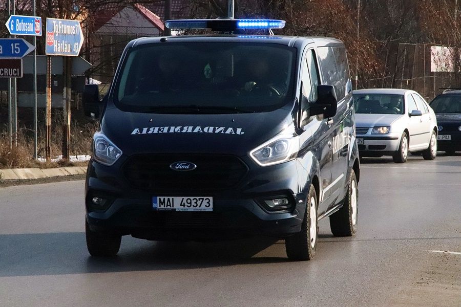 Dosar penal pentru că a mers cu cuțitul la un bar