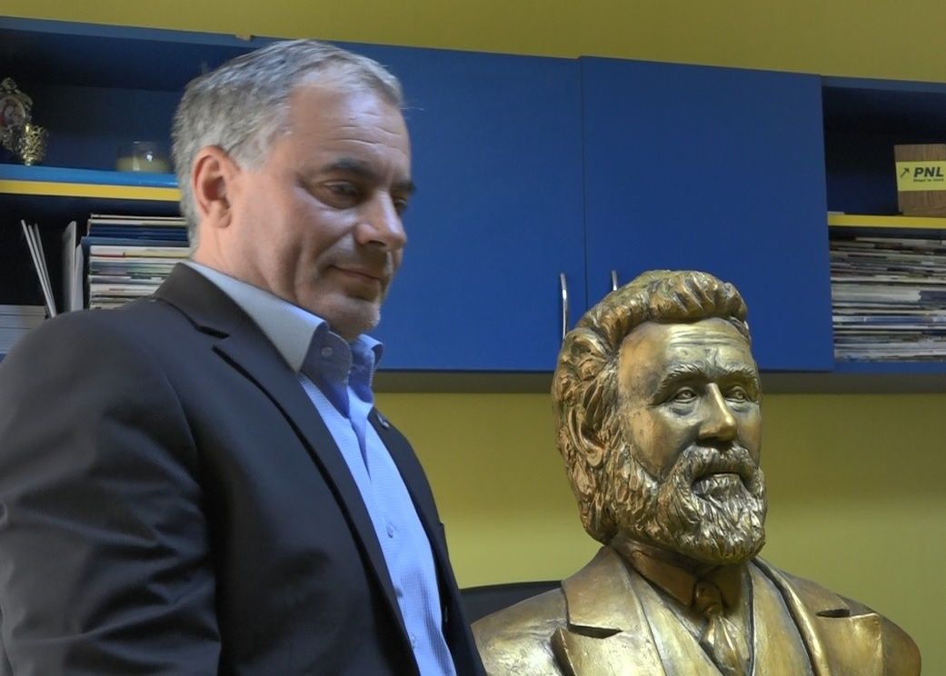 VIDEO. Scandal de la un bust, în ședința de Consiliu Local