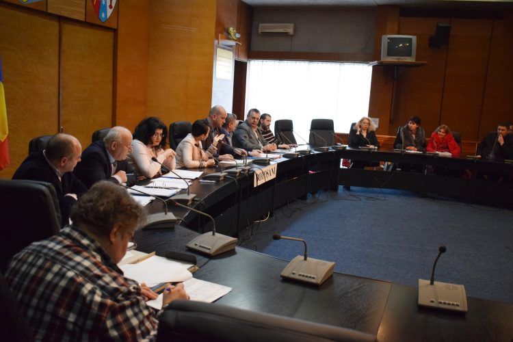 Întâlnire la Prefectură cu secretarii primăriilor din județ