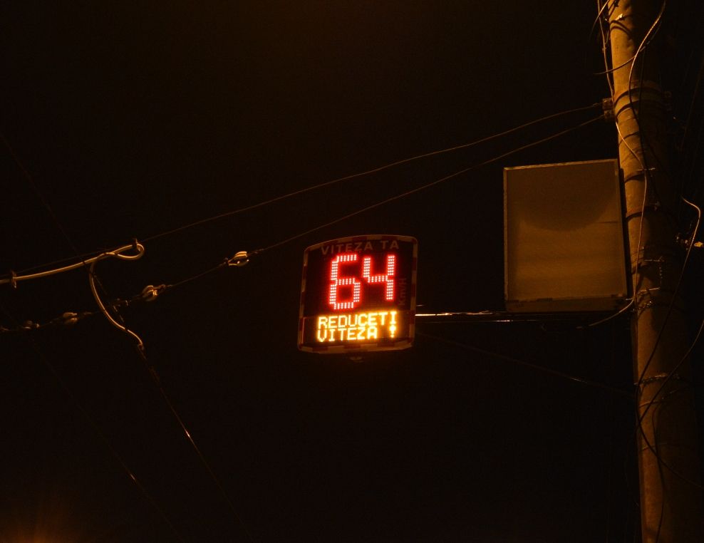 Panou de afișare a vitezei montat la Lebăda