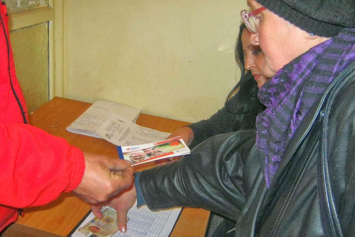 Tichete sociale pentru bătrânii cu pensii mici