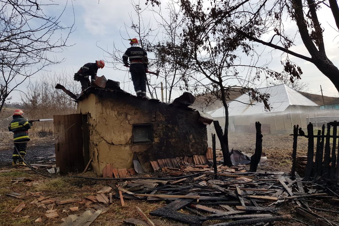 Incendiu în comuna Bălușeni FOTO&amp;VIDEO