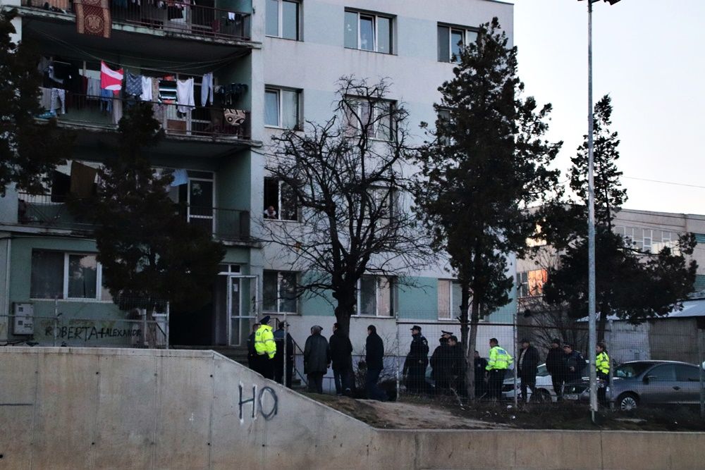Noi percheziții la căminul în care se vindeau droguri FOTO