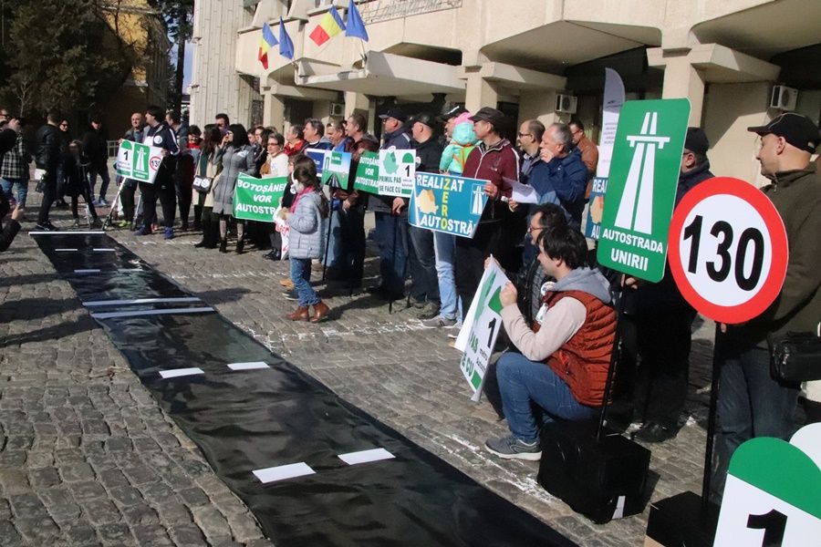 Botoșănenii au ieșit în stradă pentru a striga „România vrea autostrăzi” FOTO&amp;VIDEO